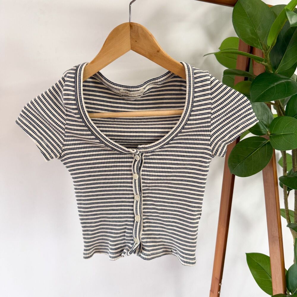 Urban outfitters womens cropped shirt, small